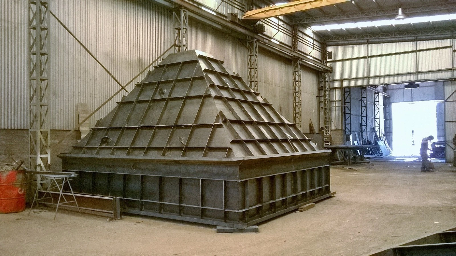 Fabricación de tolva en taller