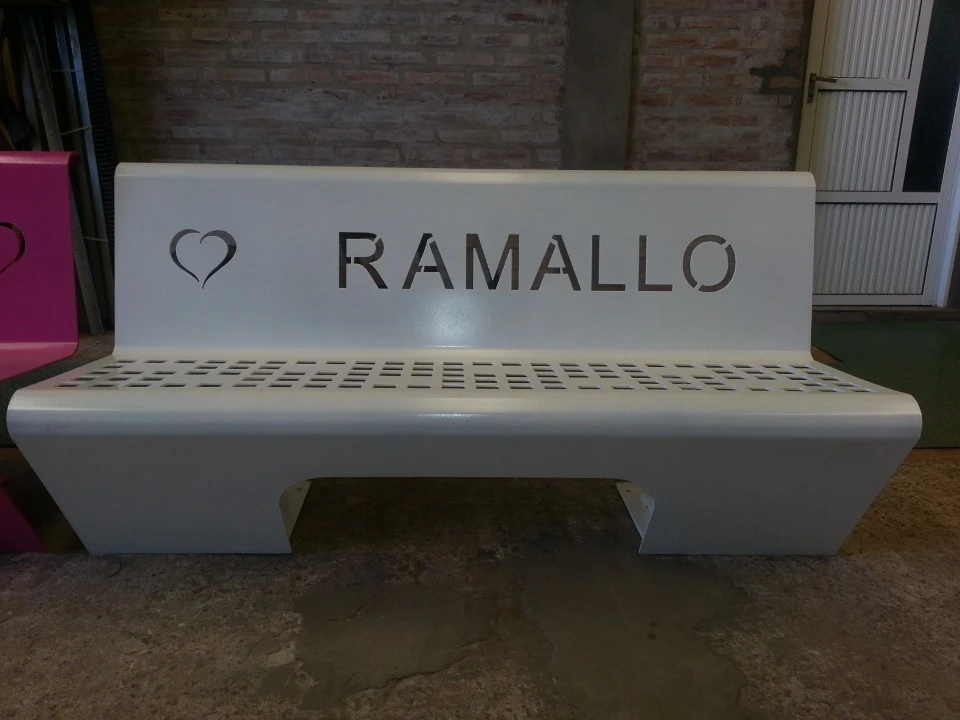 Banco metálico personalizado · Ramallo